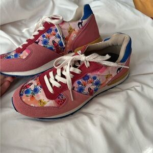 Size 7 INKKAS Toubkal Jogger pink